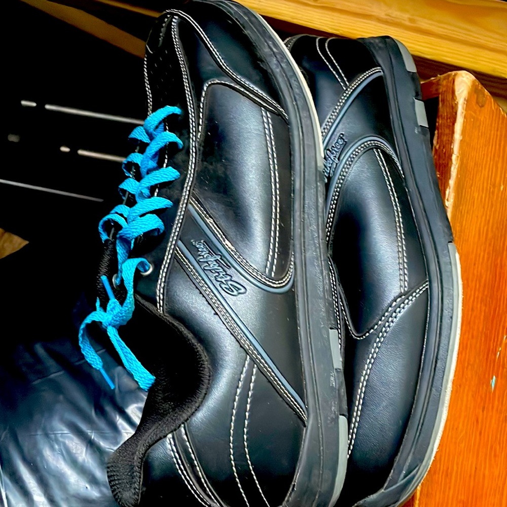 Mens bowling shoes